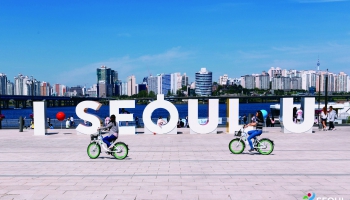 SEOUL [Intensive “Social Distancing,” a Battle between Life and Death]